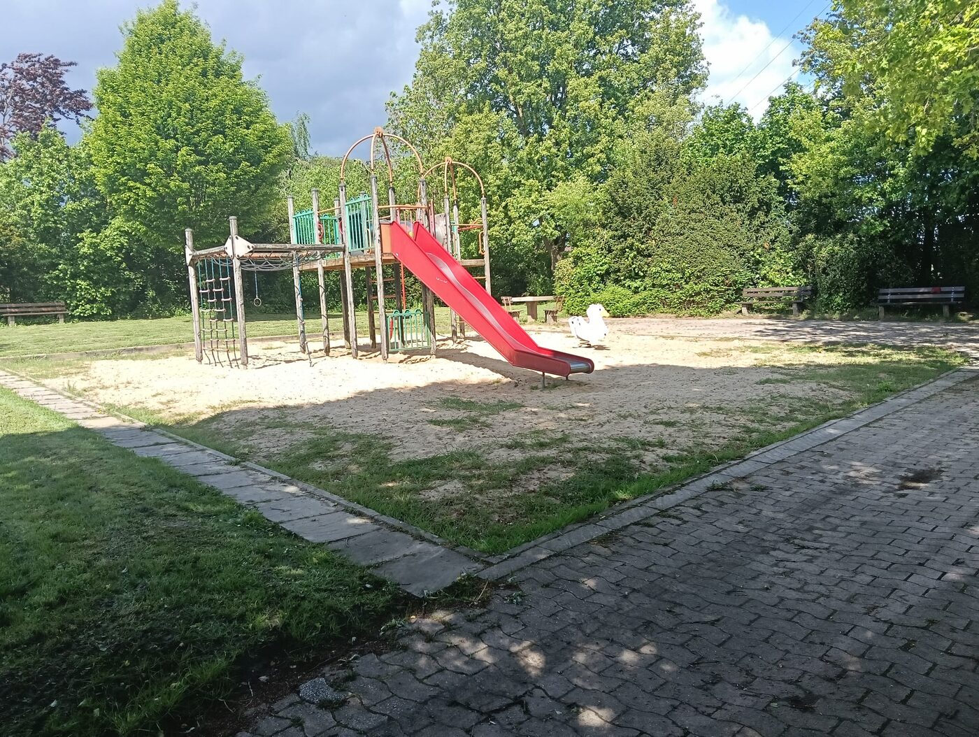 Plac zabaw przed regeneracją piasku