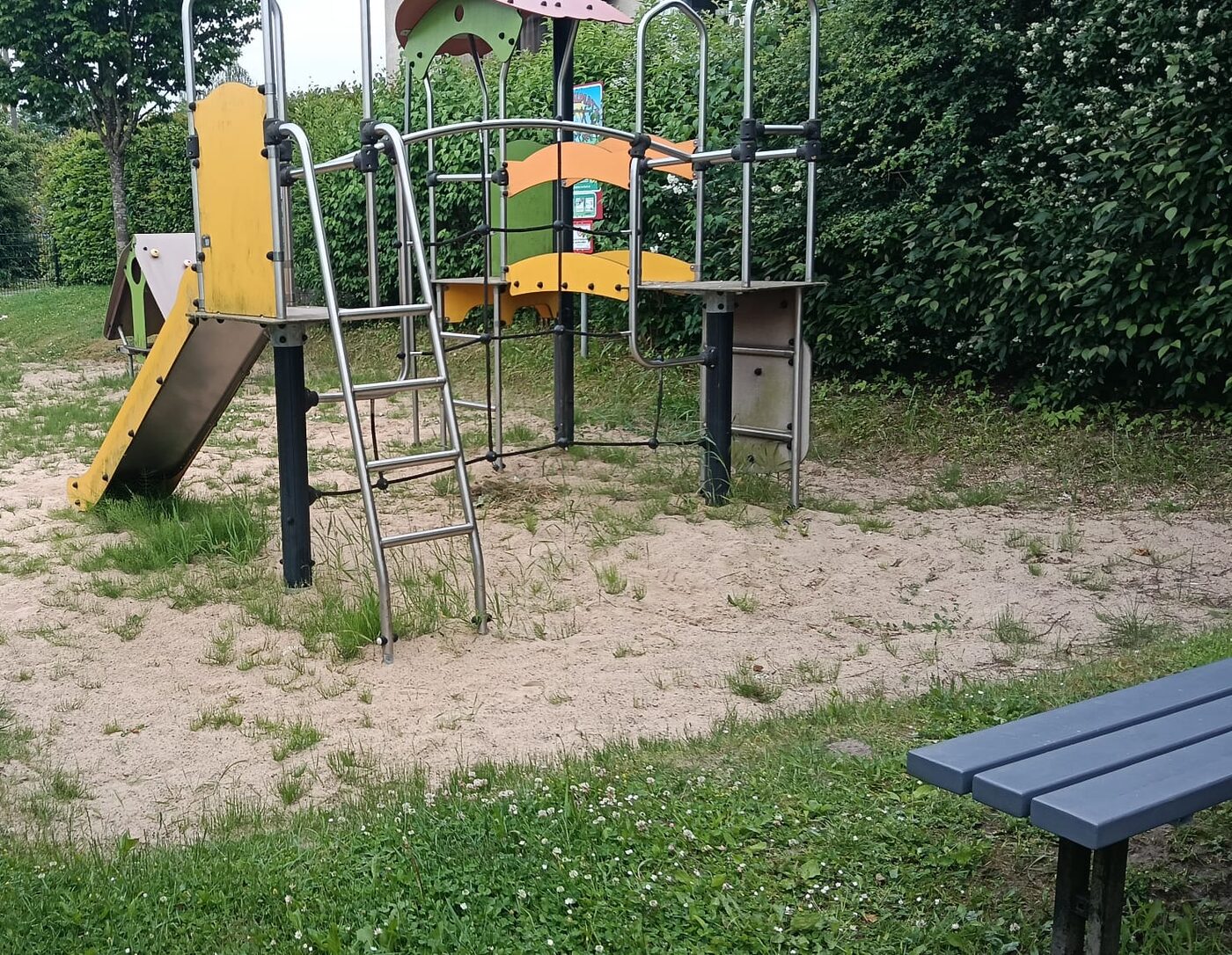 Plac zabaw przed regeneracją piasku